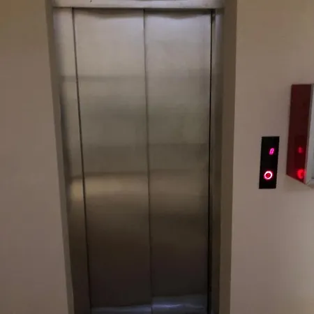 Hotel Aulona 3*