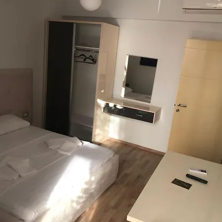 Hotel Aulona 3*