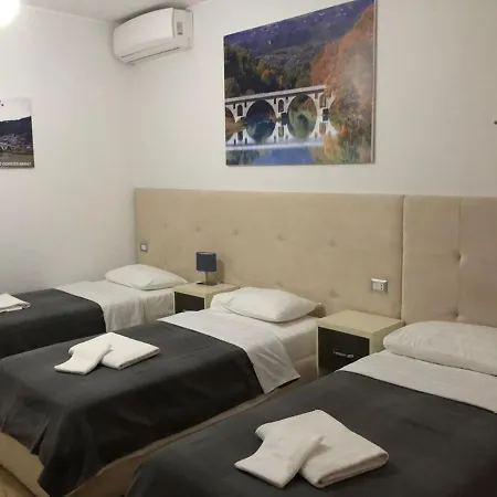 Hotel Aulona 3*